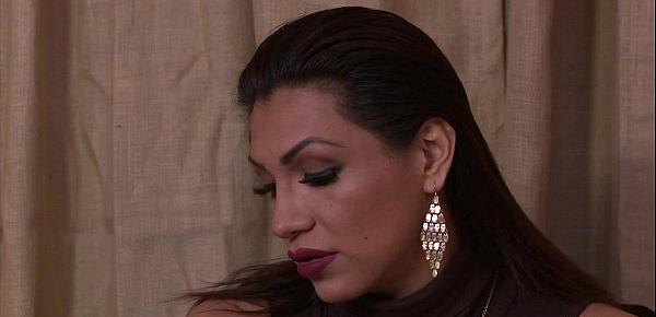 Jessy Dubai tries to leave her BF